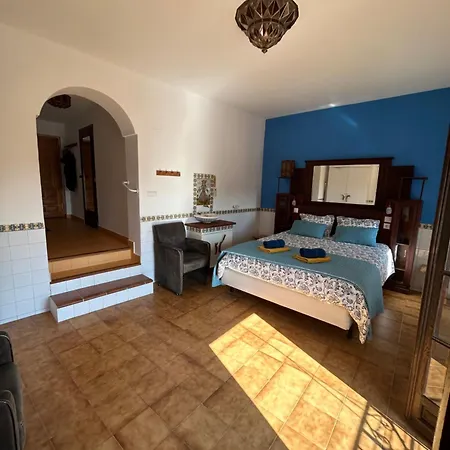 Charming House In The Historic Old Town * Аликанте